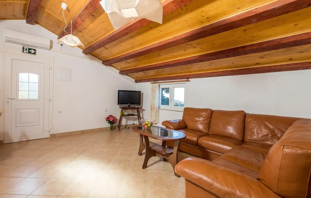 Beautiful Apartment in Balenska Draga With 2 Bedrooms