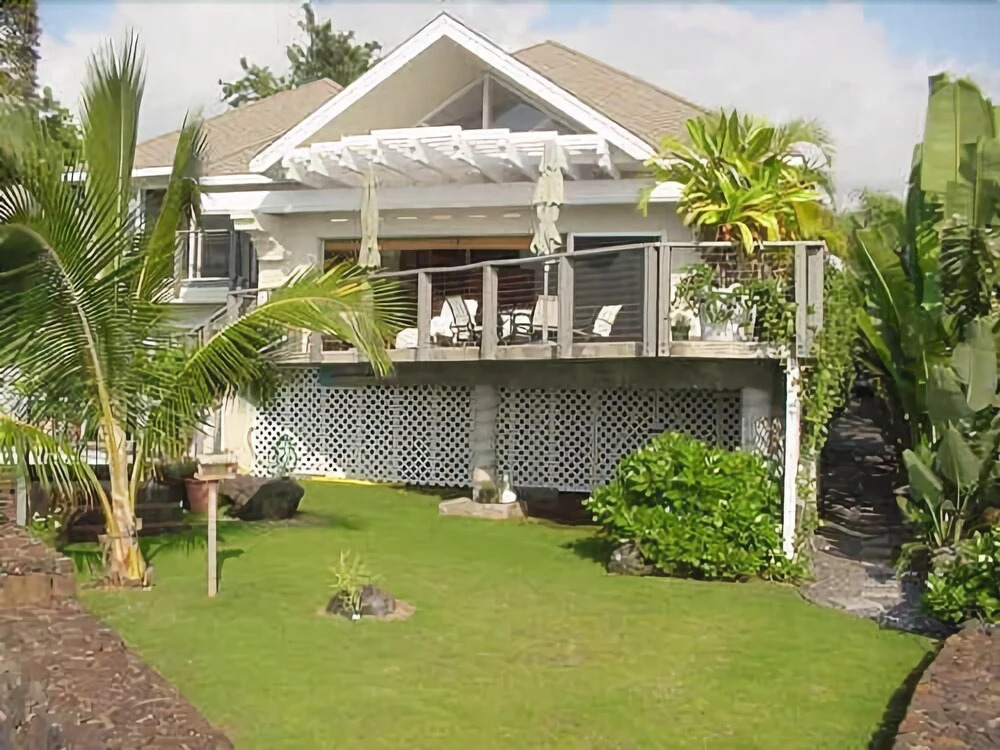 Kona Bay Seaclusion Oceanfront by RedAwning
