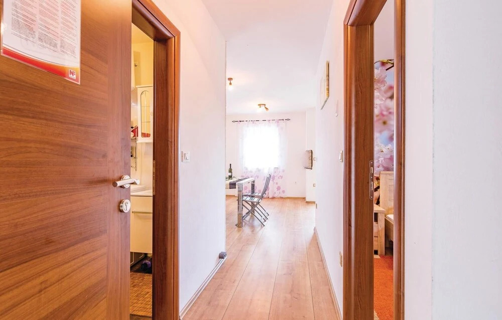 Beautiful Home in Valbandon With Wifi and 4 Bedrooms