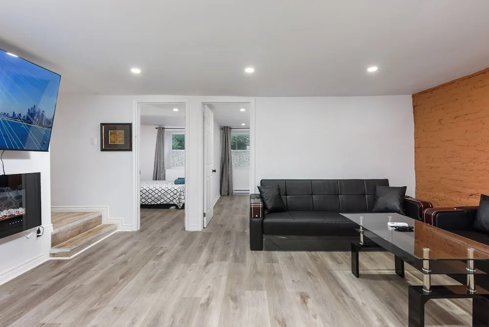 3 Bedroom Loft in Downtown Free parking
