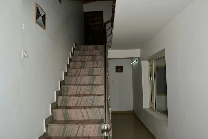 Mount N Mist Hotel