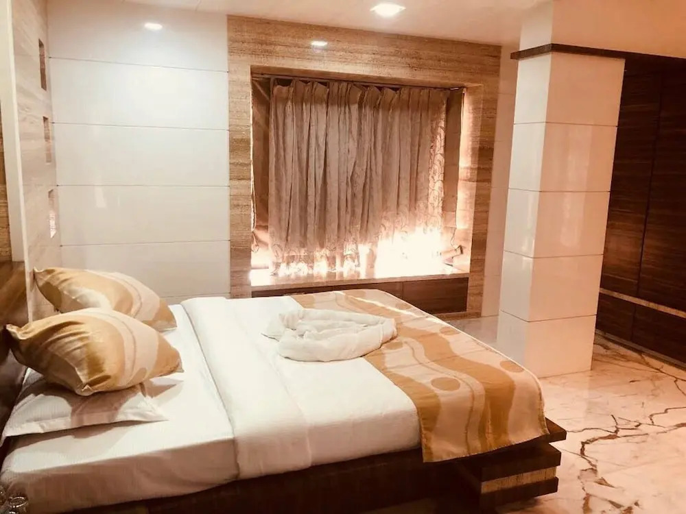 Economical Stay In Heart Of Mumbai