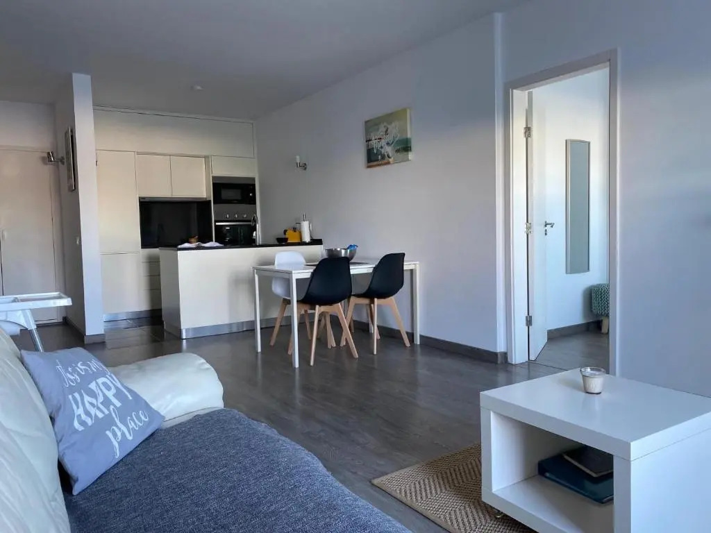 Deluxe apartment in Albufeira old town, 200m walk to beach, pool parking