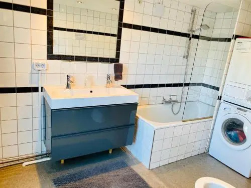 Rembrandt Square Houseboat