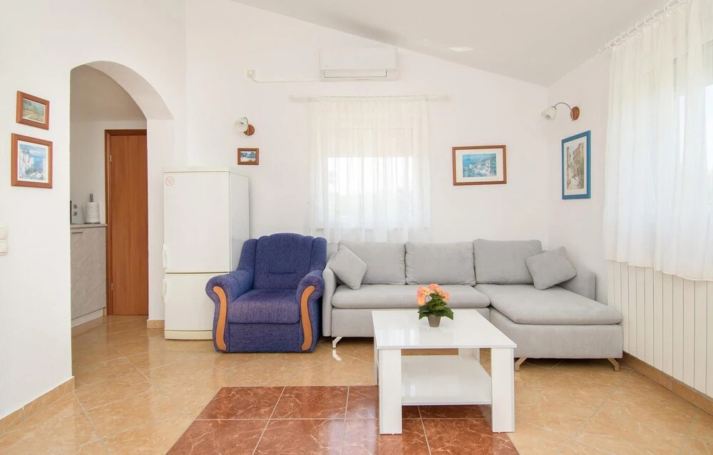 Stunning Apartment in Stranici With 1 Bedrooms, Wifi and Heated Swimming Pool