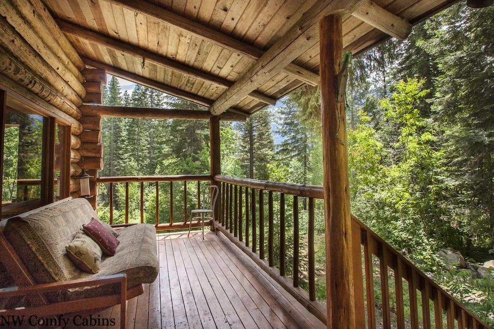Whispering Winds Apartment 3 NW Comfy Cabins