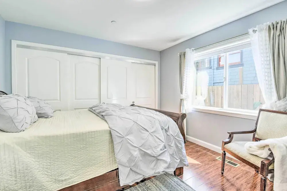 Sunny Oakland Retreat w/ Patio & Cute Garden!