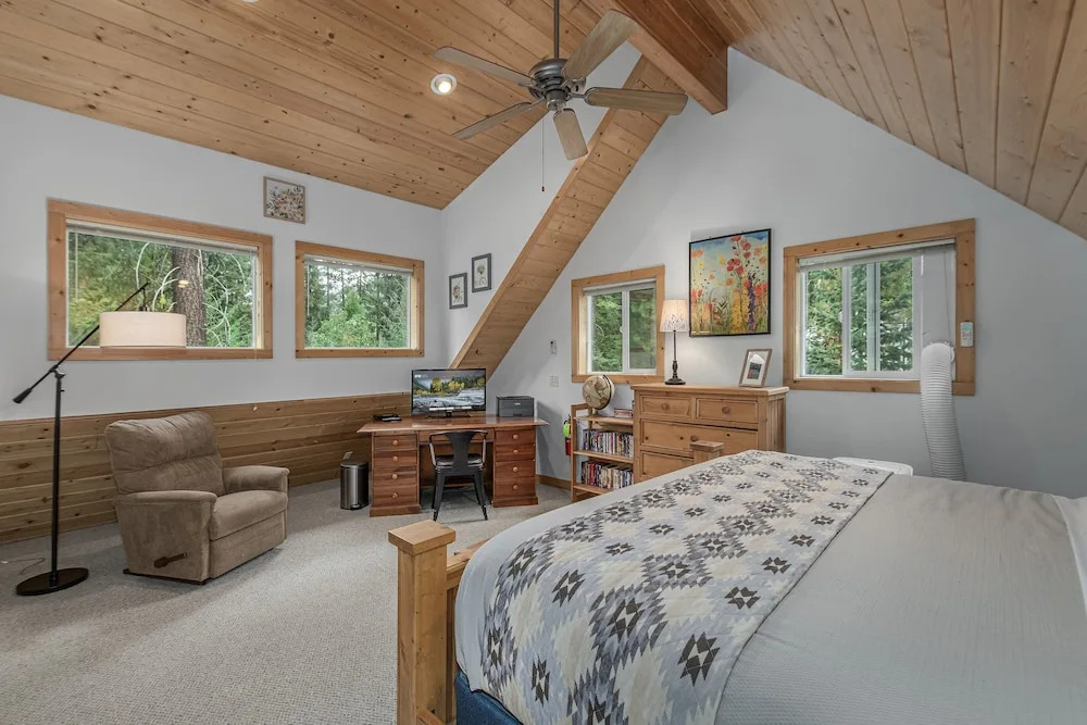 Pine River Retreat 2 Bedroom Home by RedAwning