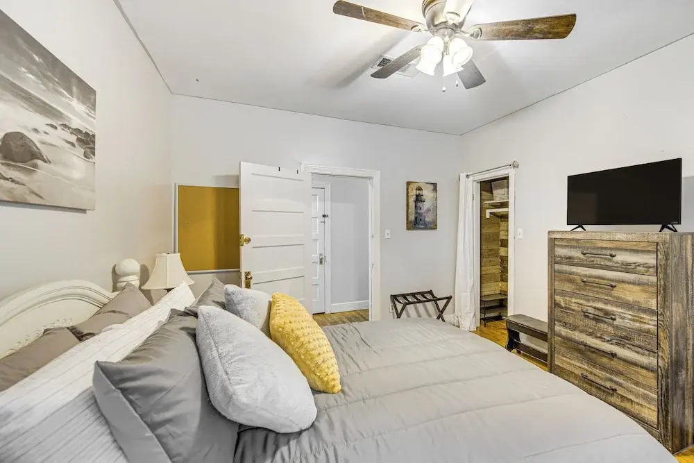 Lumberjack Hideaway Near Campus in Nacogdoches!
