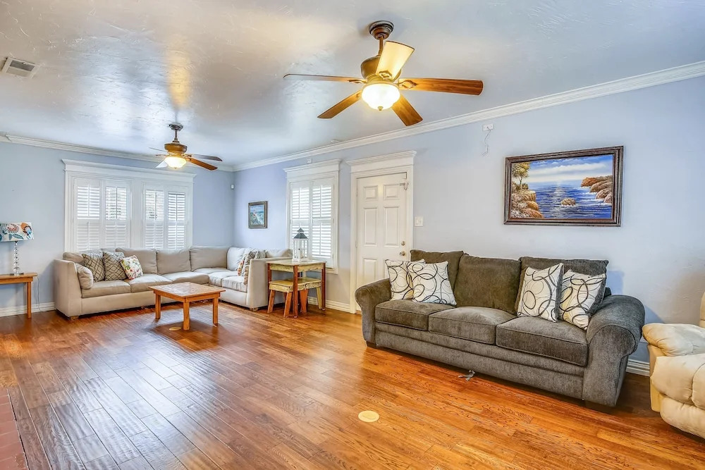 The Turquoise Turtle 4 Bedroom Home