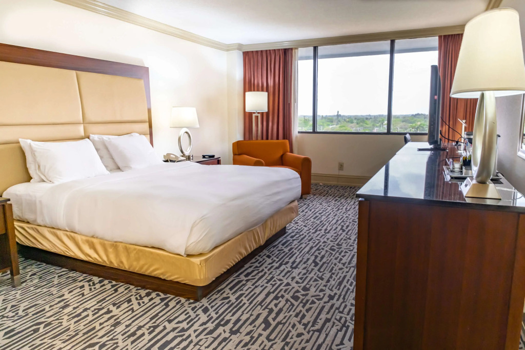 Hilton Palm Beach PBI