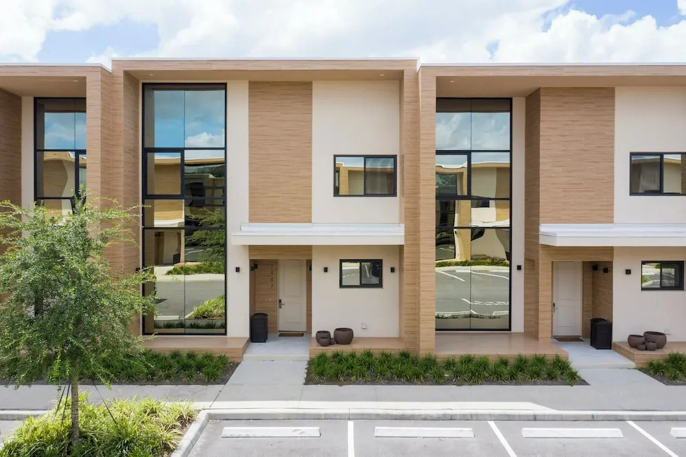 Luxury 4 Bedroom Home @ Magic Village Resort 7487