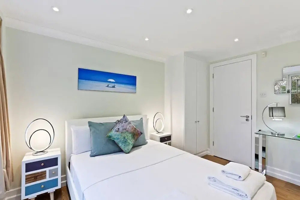 Sophisticated 2 Bed, 2 Bath apt in Angel