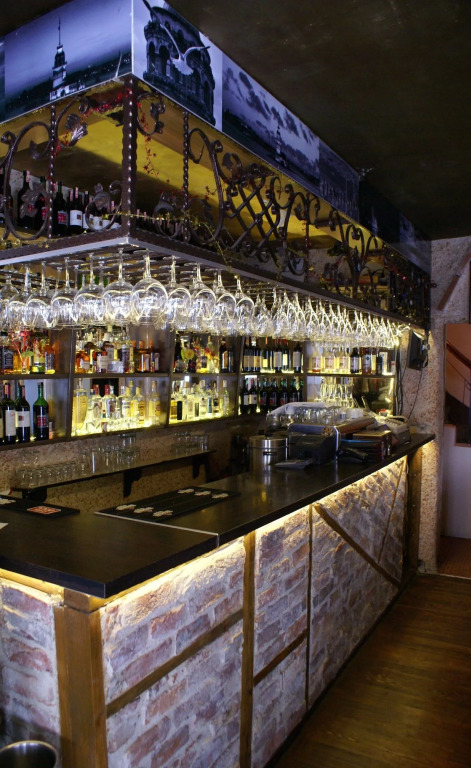 Metropolis Hostel & Guest House