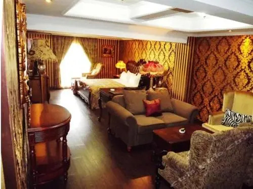 Tongling Louis Castle Inn