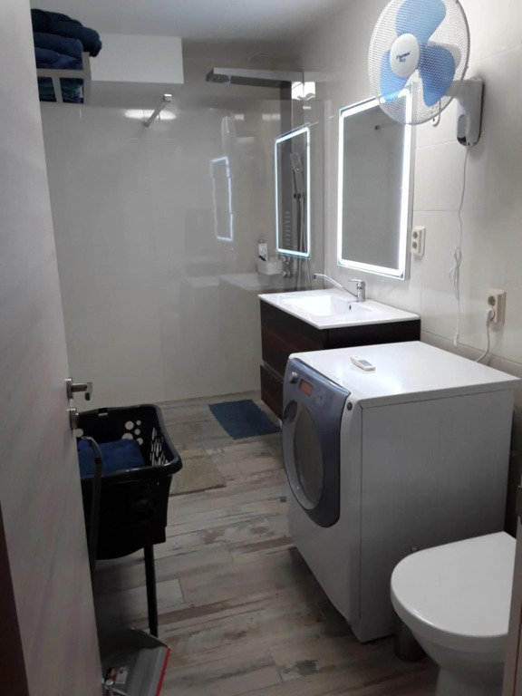 Front Port Line Sleeps 6