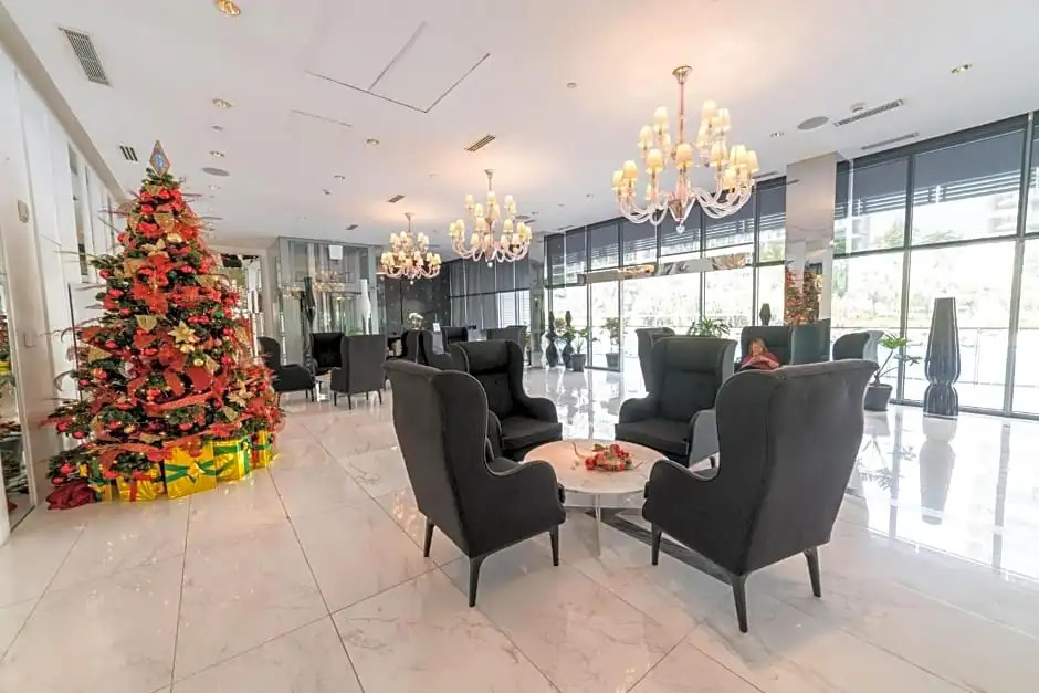 A2JSuites 1BR Azure Smart Home Suite Near Malls & Airport