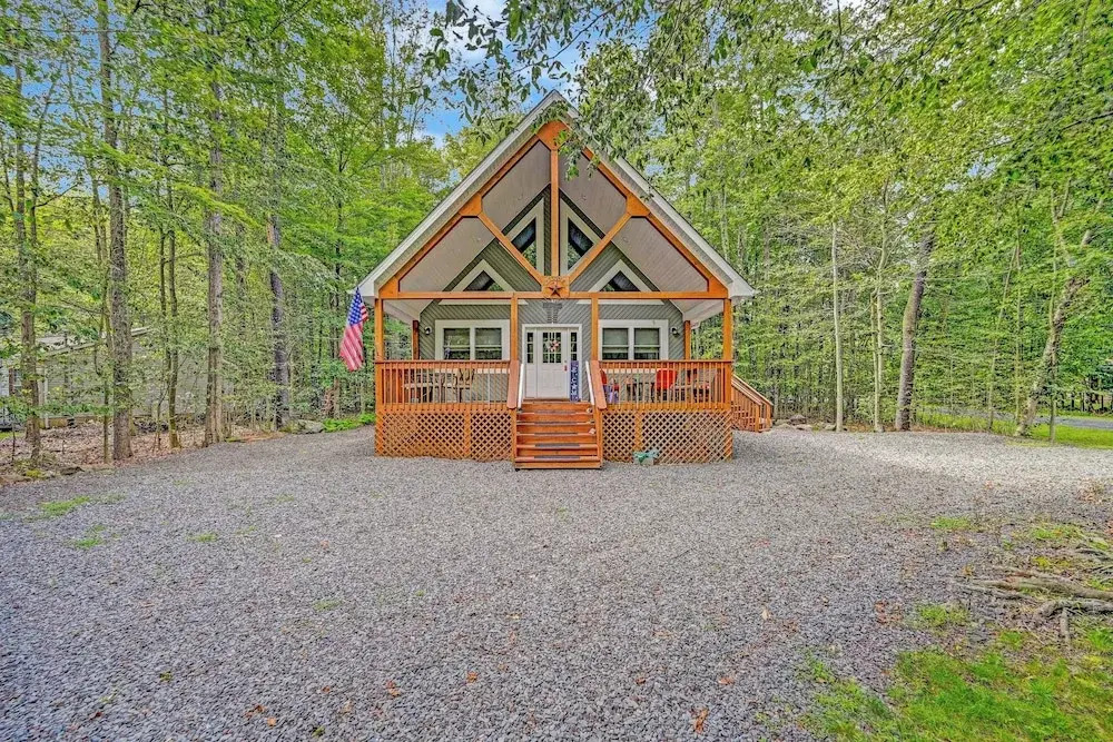 1 Mi to Beach: Pocono Lake Chalet w/ Decks