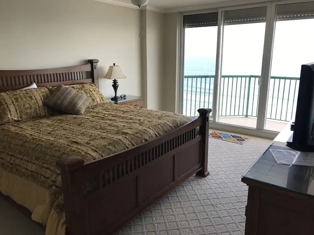 Dimucci TT 708 3 Bedrooms 3 Bathrooms Condo by Redawning