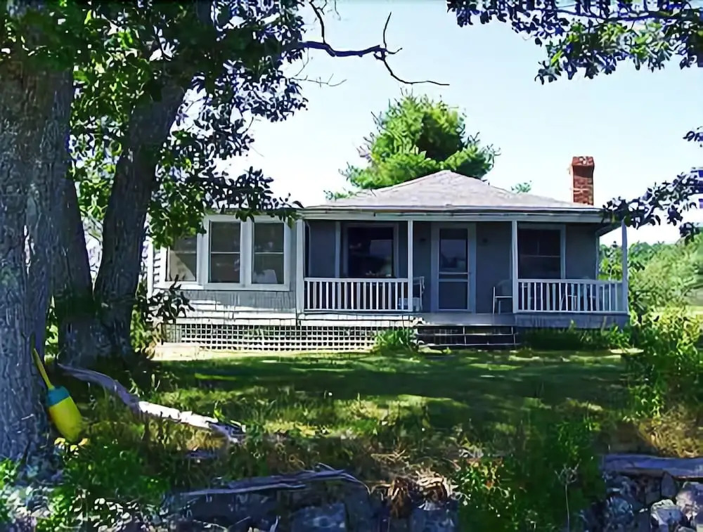 Gray Cottage - Three Bedroom Home