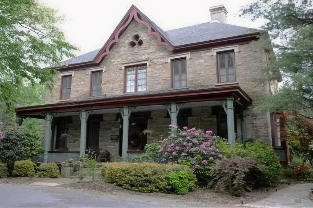 1847 Blake House Inn Bed & Breakfast