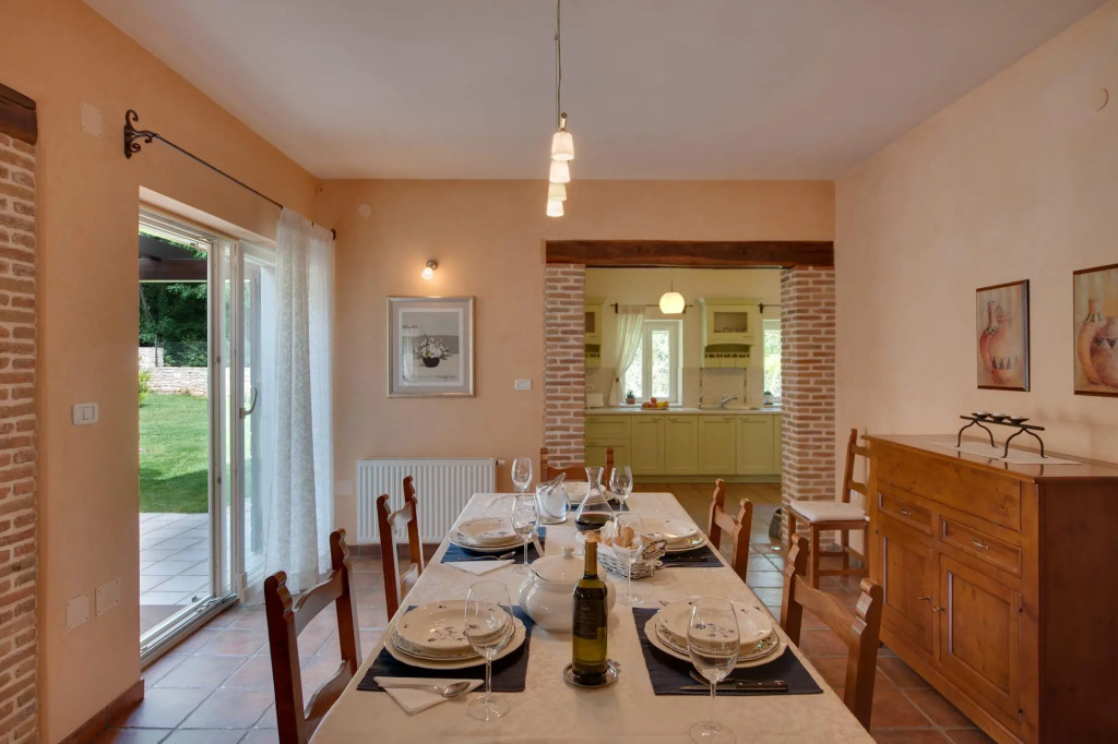 Lipa in Krnica with 4 bedrooms and 3 bathrooms