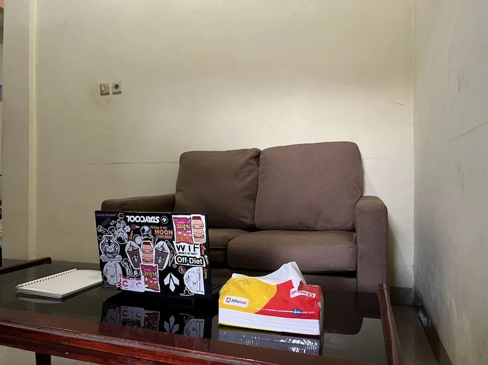 Hotel O Wisma Aluh AmbakNearPantai batu lima Asbullah tmbngn