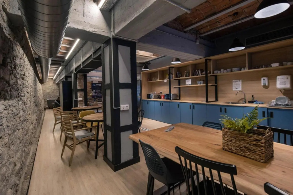 Font Andorra Hostel by Nexta