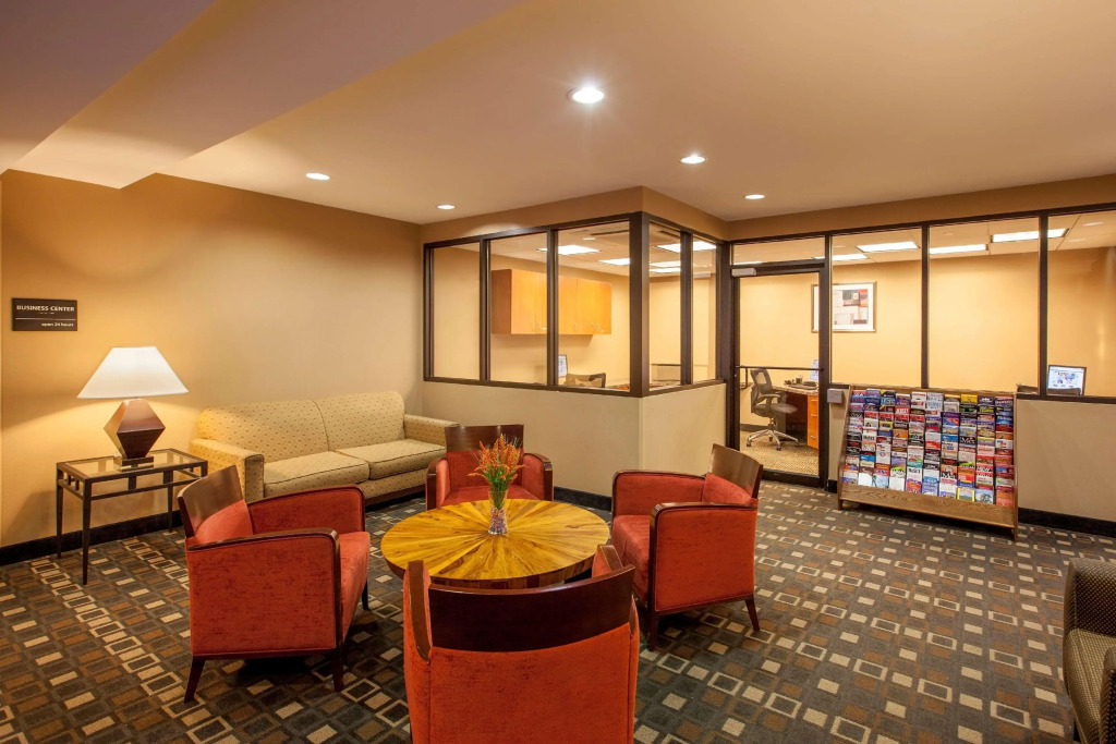 Hampton Inn New York - LaGuardia Airport