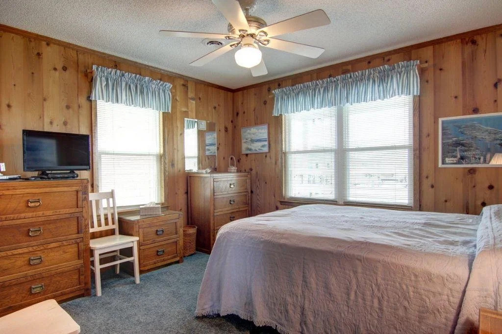 Do-little Dock 3 Bedroom Home by RedAwning