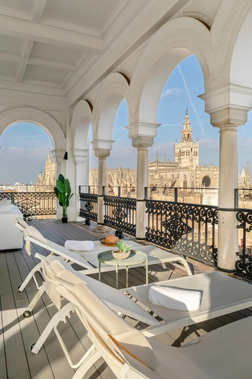 The most Exclusive apartment in Sevillaparking