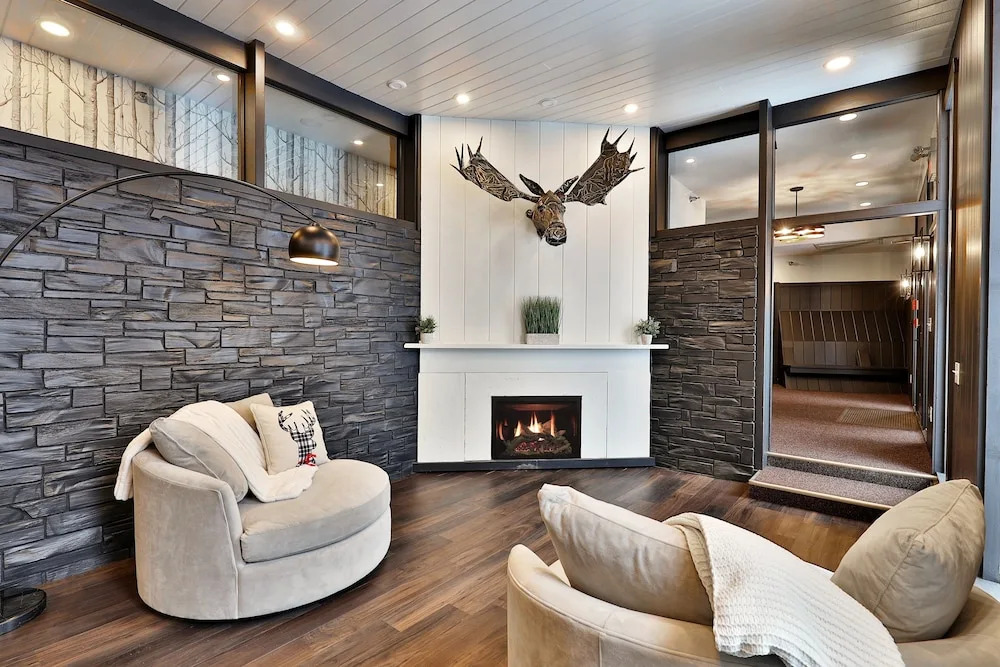 The Birch Ridge: Owner's Suite #5 - Queen/sofa Bed Suite In Killington. Hot Tub. Renovated. 1 Bedroom Home