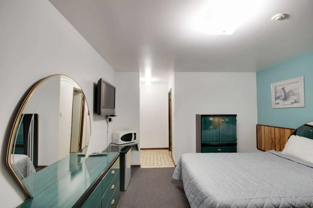 Persepolis Inn