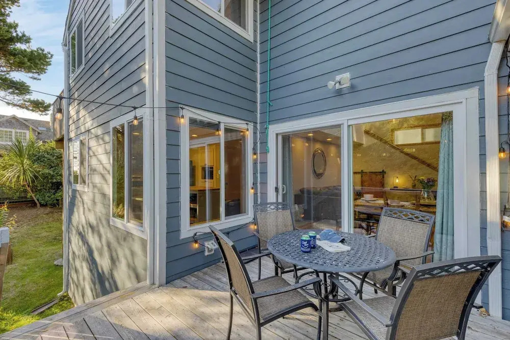 Royal Canoe by Avantstay Walk to the Shore + Cozy Fireplace