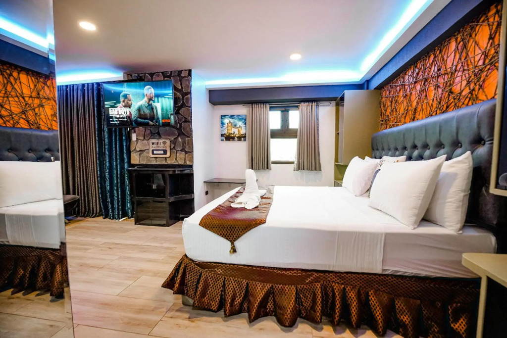 CLOCKWORKORANGE Luxury Suites 4-Minutes Away To Airport