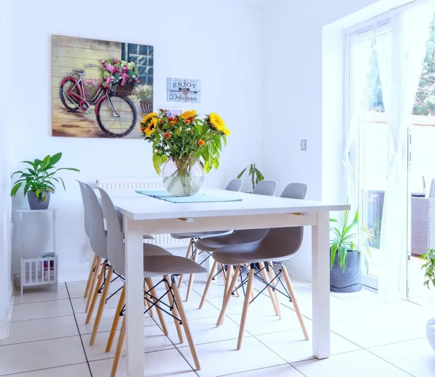 Stunning 4-bed House in Camberley