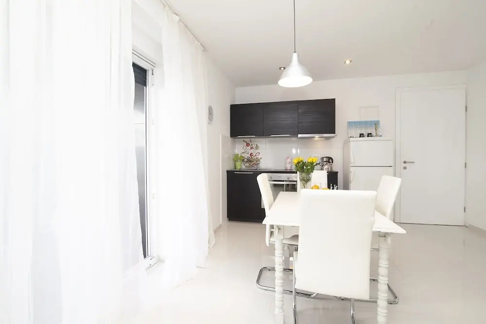 BASIC MANSION plus with swimming pool & free parking