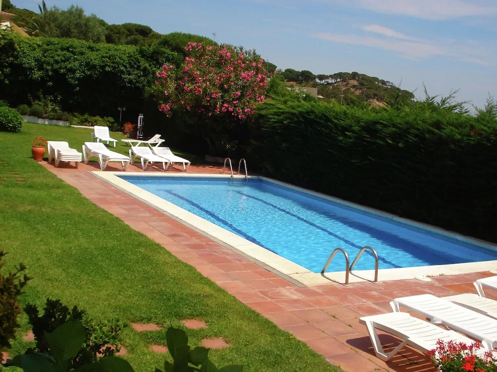 Apartment with Balcony near S'agaro with Shared Pool & Grass Garden