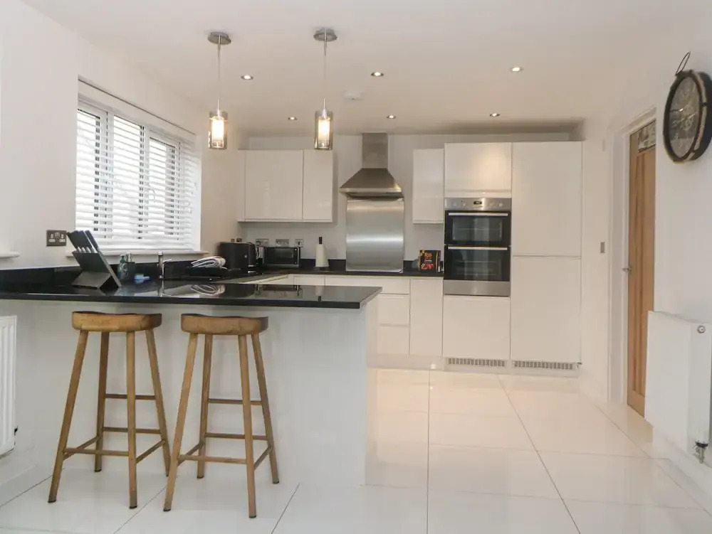 2 White Rock Court