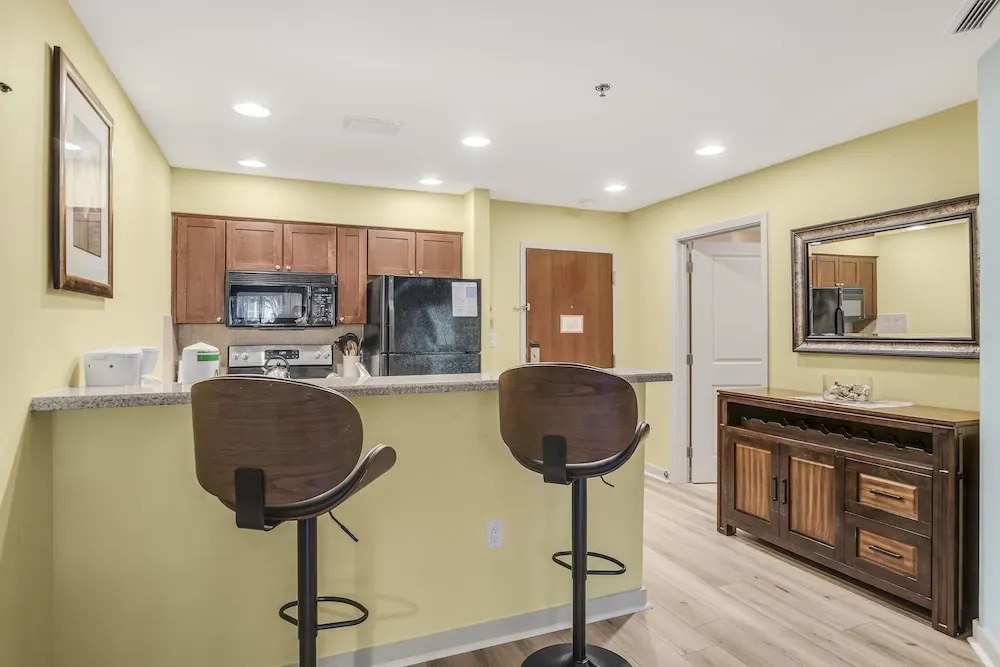 Luau I 6104 - flr1 - 1BR 1BA - (4)