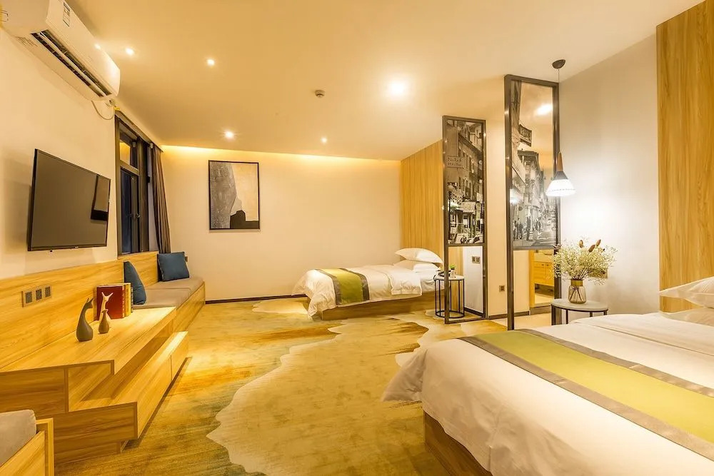 Q Hotel
