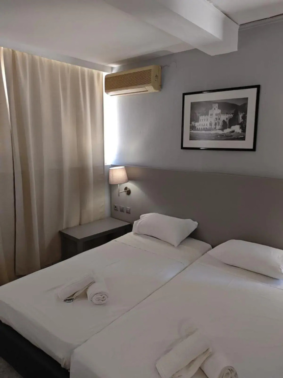 Karis Hotel