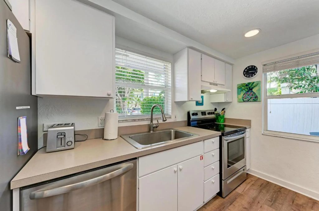 Blue Pelican 306 - 61st St Unit B West