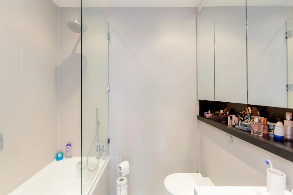 Olympia 2 Bed Duplex by BaseToGo