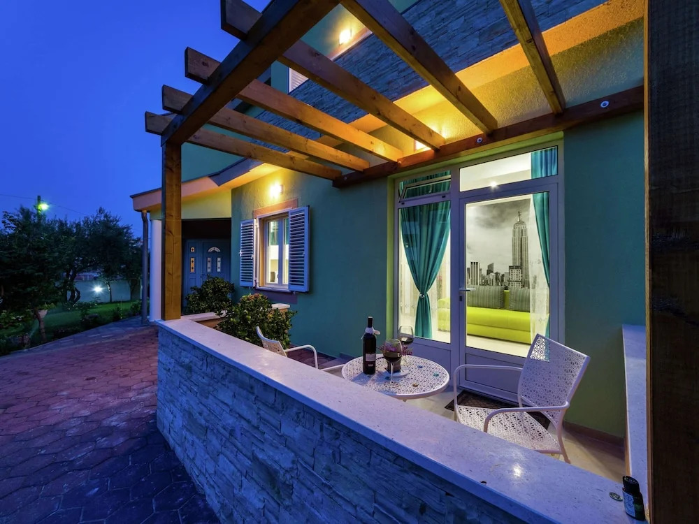 Luxury Apartment in Zadar With Covered Terrace