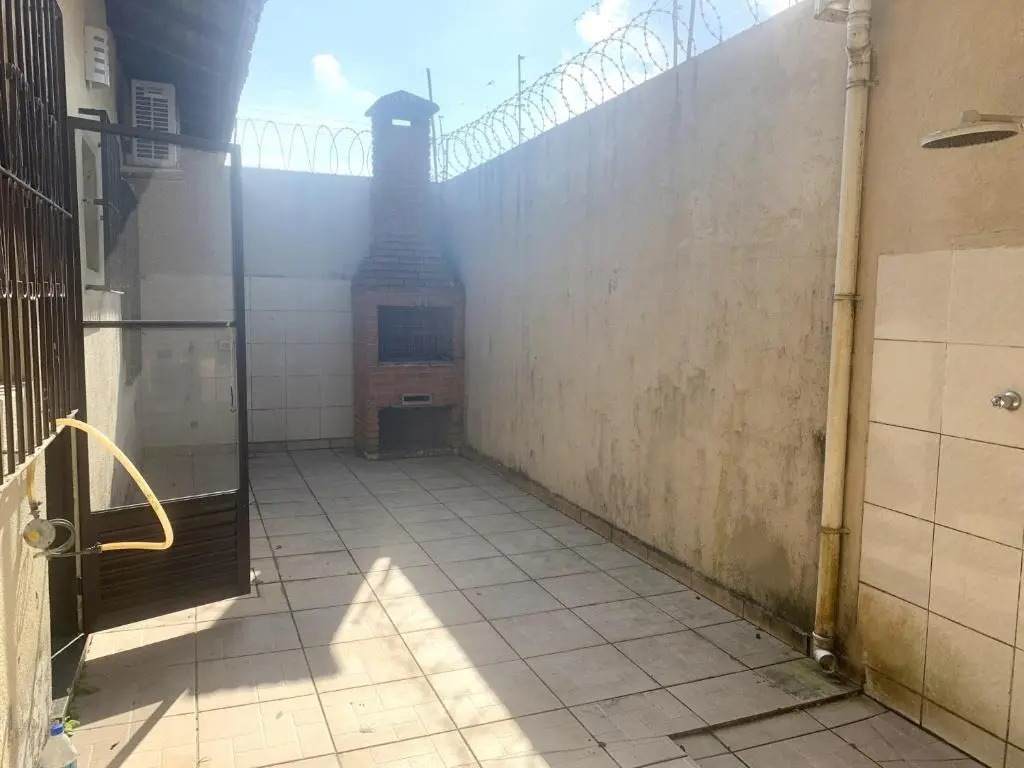 Casa c churrasq a 650 metros do mar em Bertioga SP