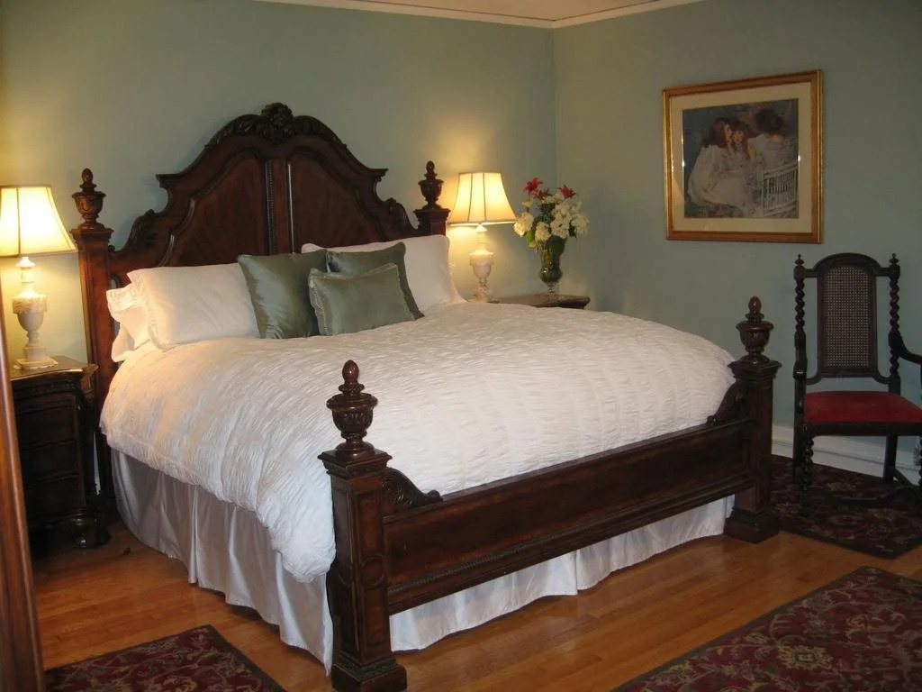Farnam Guest House