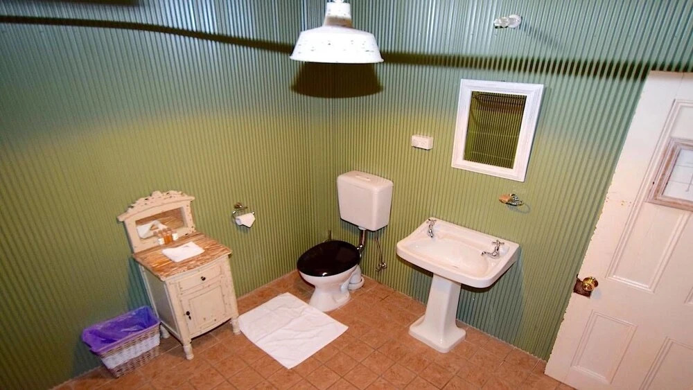 The Last Straw - Luxury Straw Bale House