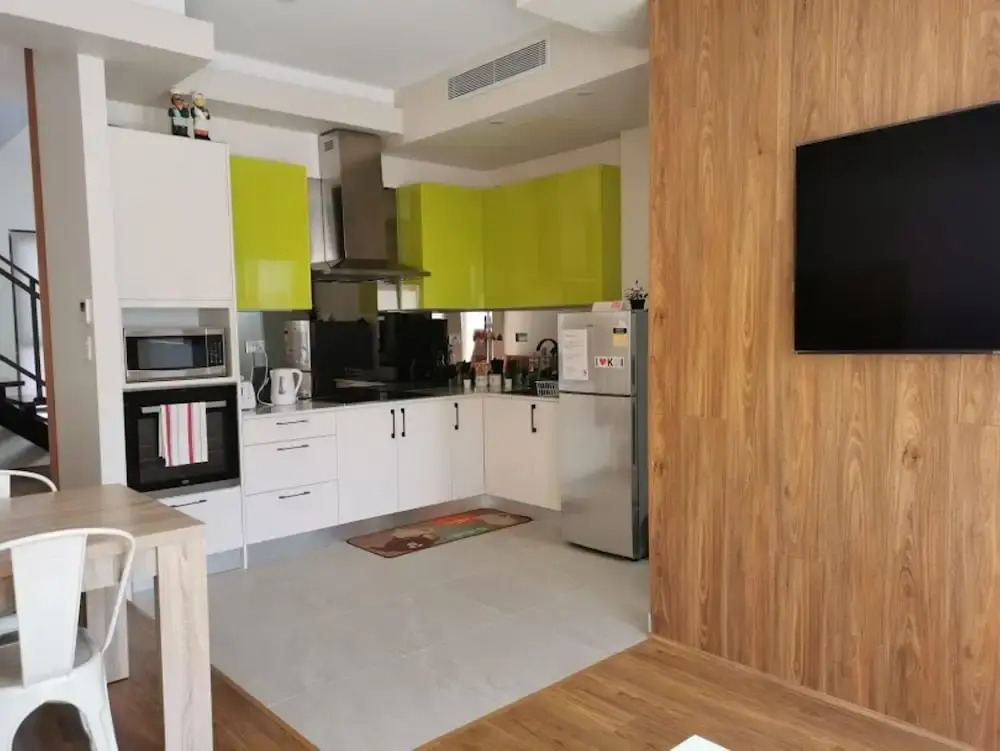 Serviced Waterfront Whole Villa Sydney