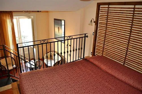 Kalamarina Rooms